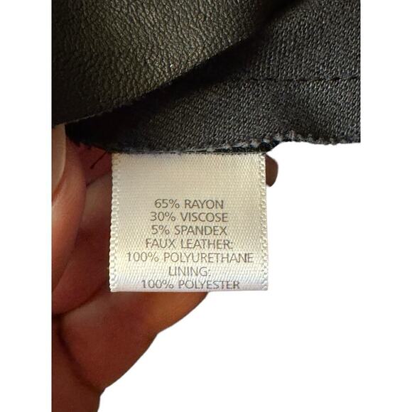 Saks Fifth Avenue Faux Leather Peplum Vest Top Size Large TINY FLAW Black White - Picture 9 of 9